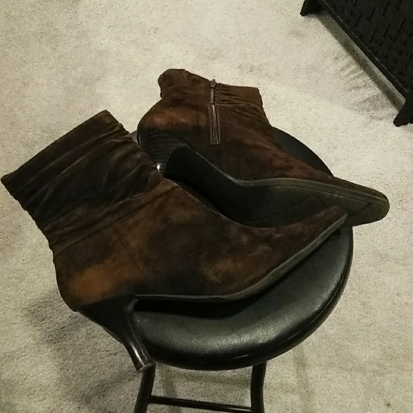 White Mountain ankle booties - Picture 2 of 3